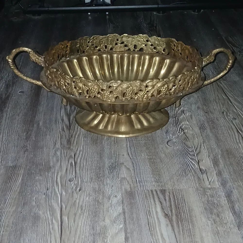 Hosley Antique Solid Brass Heavy Center Piece Fruit Bowl Grape Cluster design